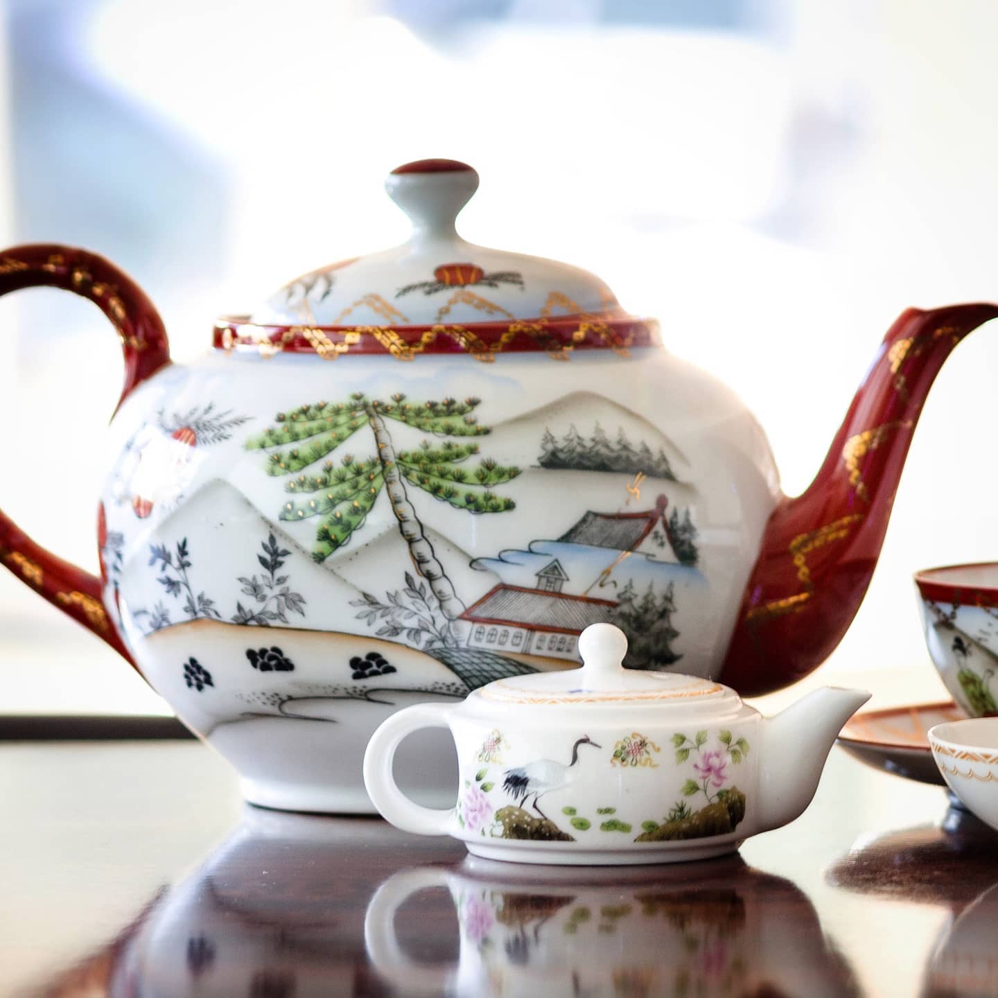 landing.followUs.alt