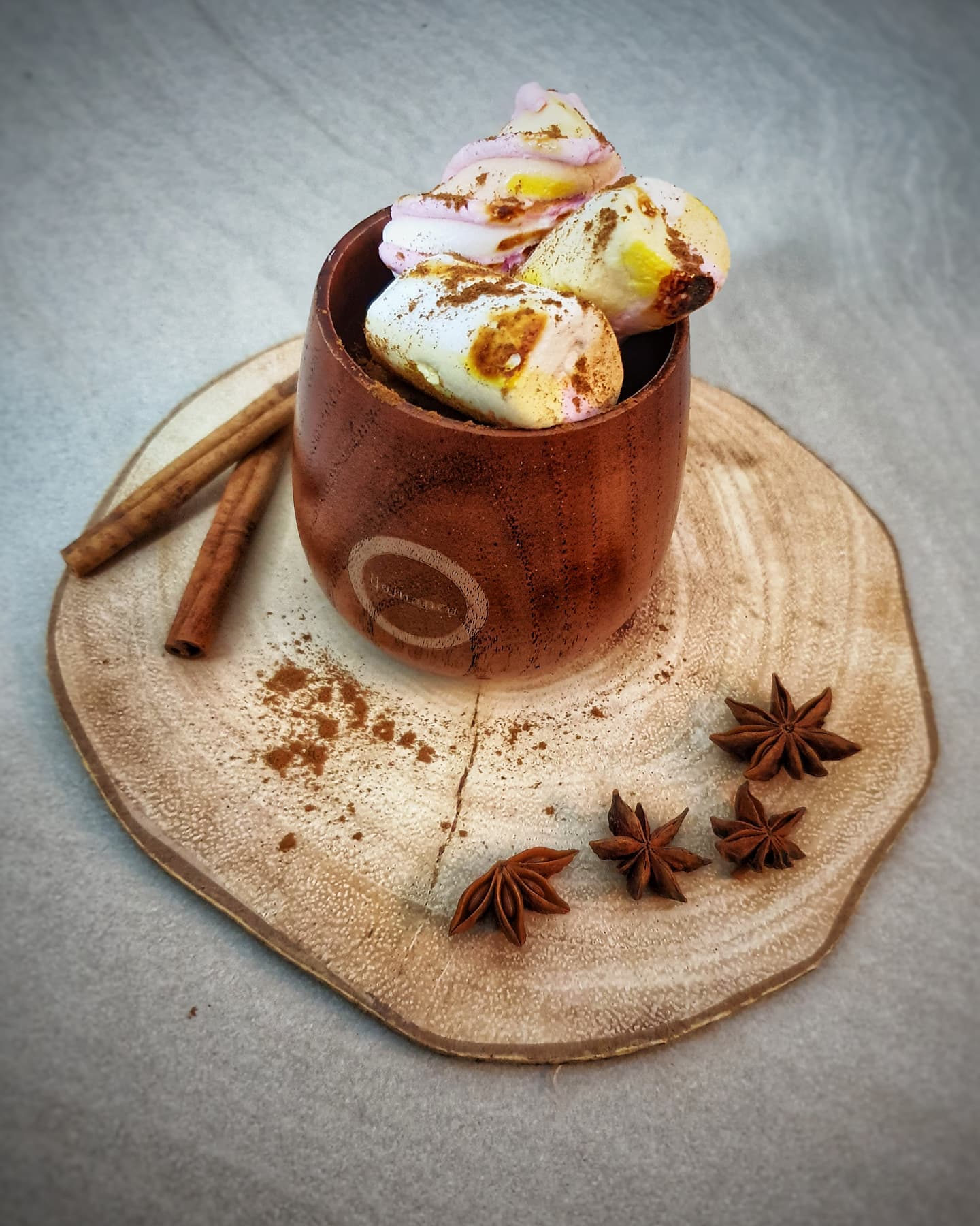 landing.followUs.alt